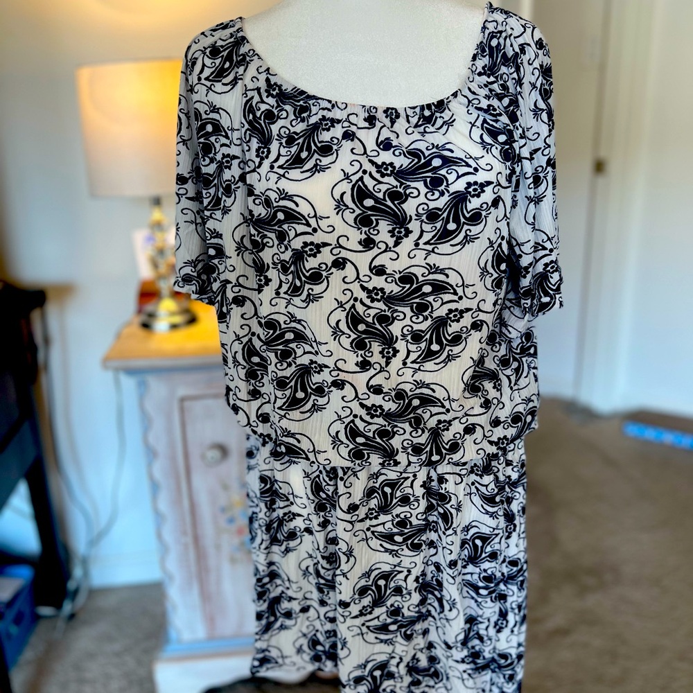 Comfortable and Style go together with this Lisa Collection Romper. Size L/XL